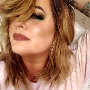 Meet your Posher, Hayley